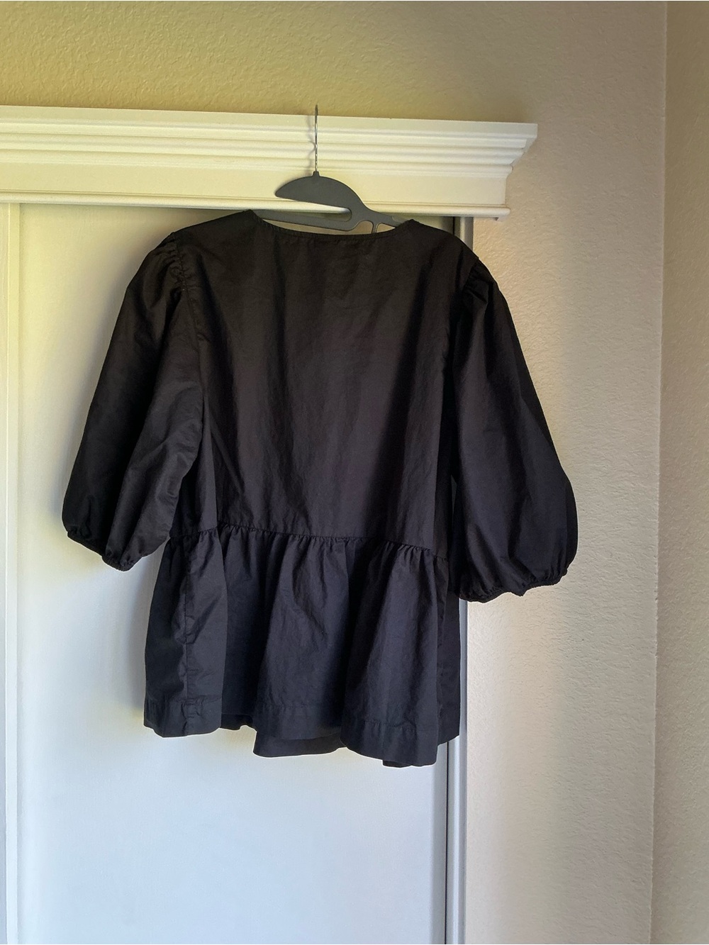 Old Navy Black Puff-Sleeve Peplum Blouse - Picture 2 of 4
